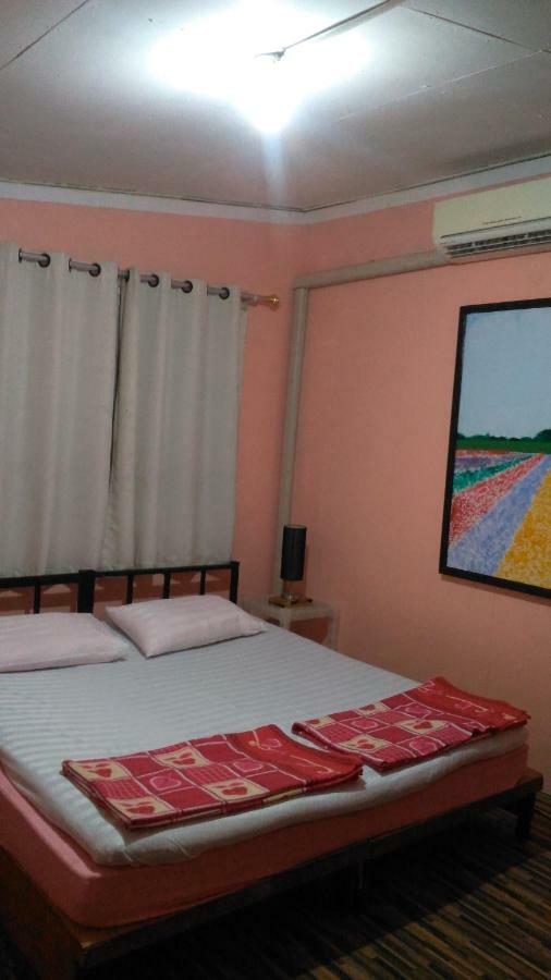 The Kong Hotel Bangkok Bagian luar foto