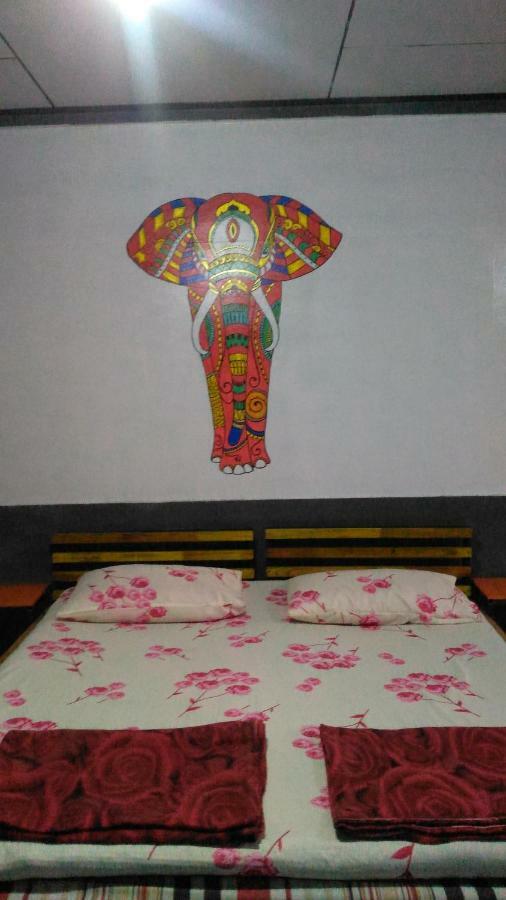 The Kong Hotel Bangkok Bagian luar foto